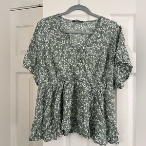 Bloomchic cute flower blouse, size 20